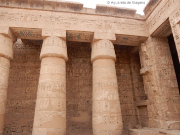 Templo Ramses III, decoração e colunas