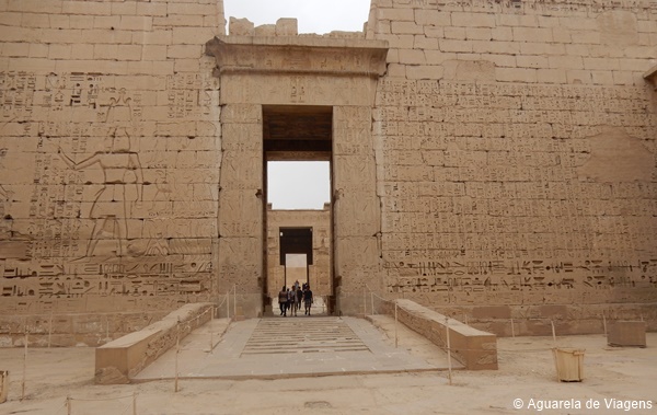 Templo de Ramses III, pórtico
